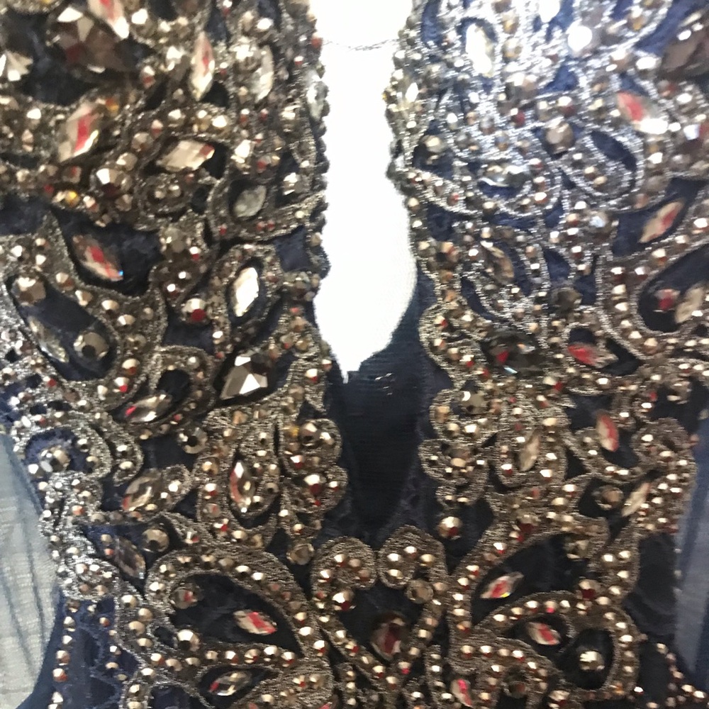 Formal Dress - Picture 4 of 7